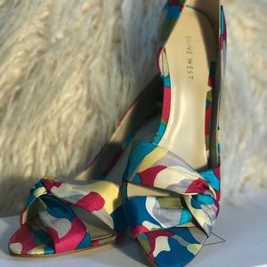 Beautiful Satin floral Nine West heel